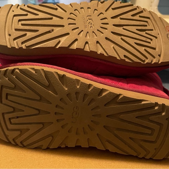 Ugg Women's Raspberry Pink Suede Boots Quilt Stitched Size 6 - Picture 6 of 7